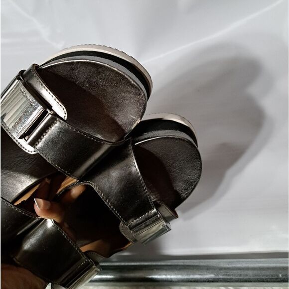 Calvin Klein   - Picture 7 of 11